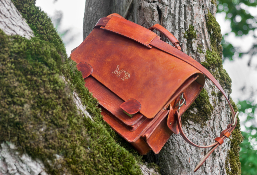 Leather briefcase in medium brown