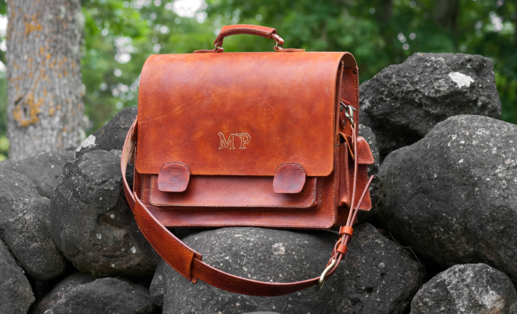 Leather briefcase in medium brown