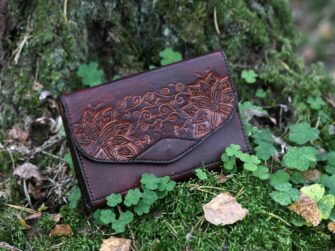 Leather purse in mahogany