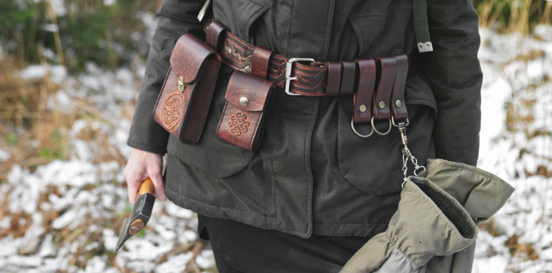 Leather bushcraft belt set with belt pouches and belt loops