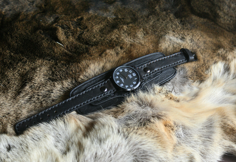 Leather watch strap with underlying in black