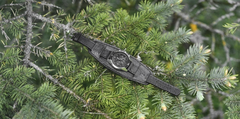 Black leather watch strap with wolf image
