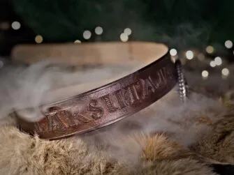  Photo shows on the first hand the carving on the belt - how it is nicely multidimensional. Belt is dark brown and set onto the fur. 