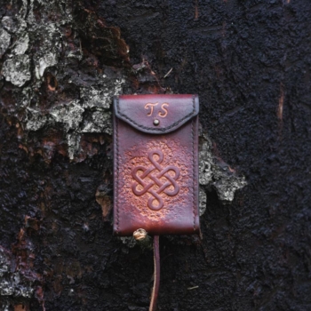 Leather key case with endless knot