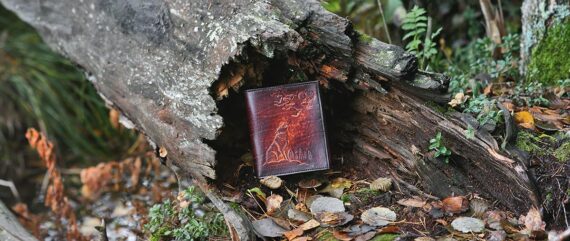 Leather file folder with wolf image