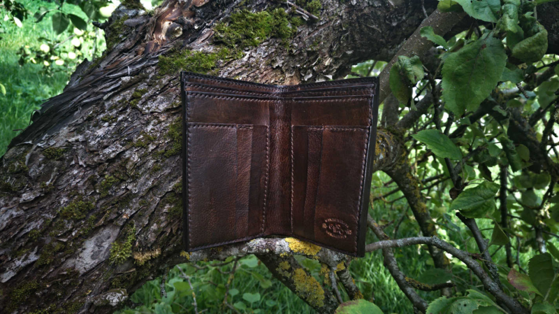 Leather wallet with eagle image, view to the inside of the wallet