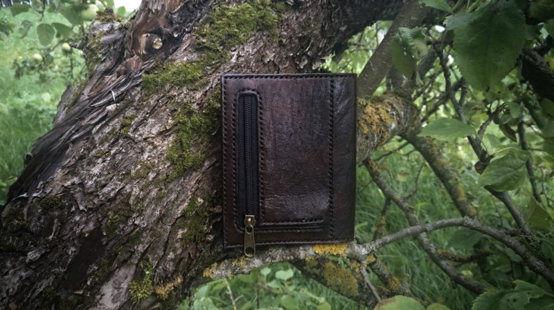 Leather wallet with eagle image, coin pocket.