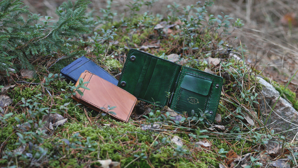 Green vegetable tanned leather money clip wallet