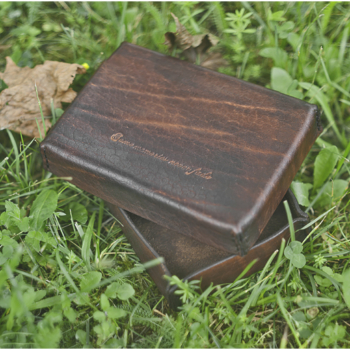 Leather box with lid
