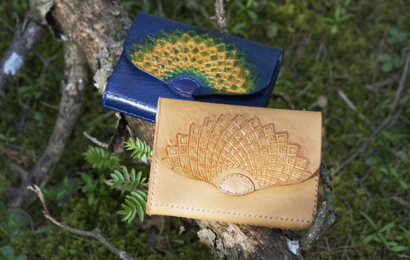 Klassikalised naiste rahakotid taimpargitud nahast. Käsitöö.