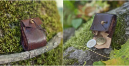 Mahagonikarva mündikukkur puust nööbiga. Kokku panduna on kukkur 5cm lai ja 7cm kõrge.